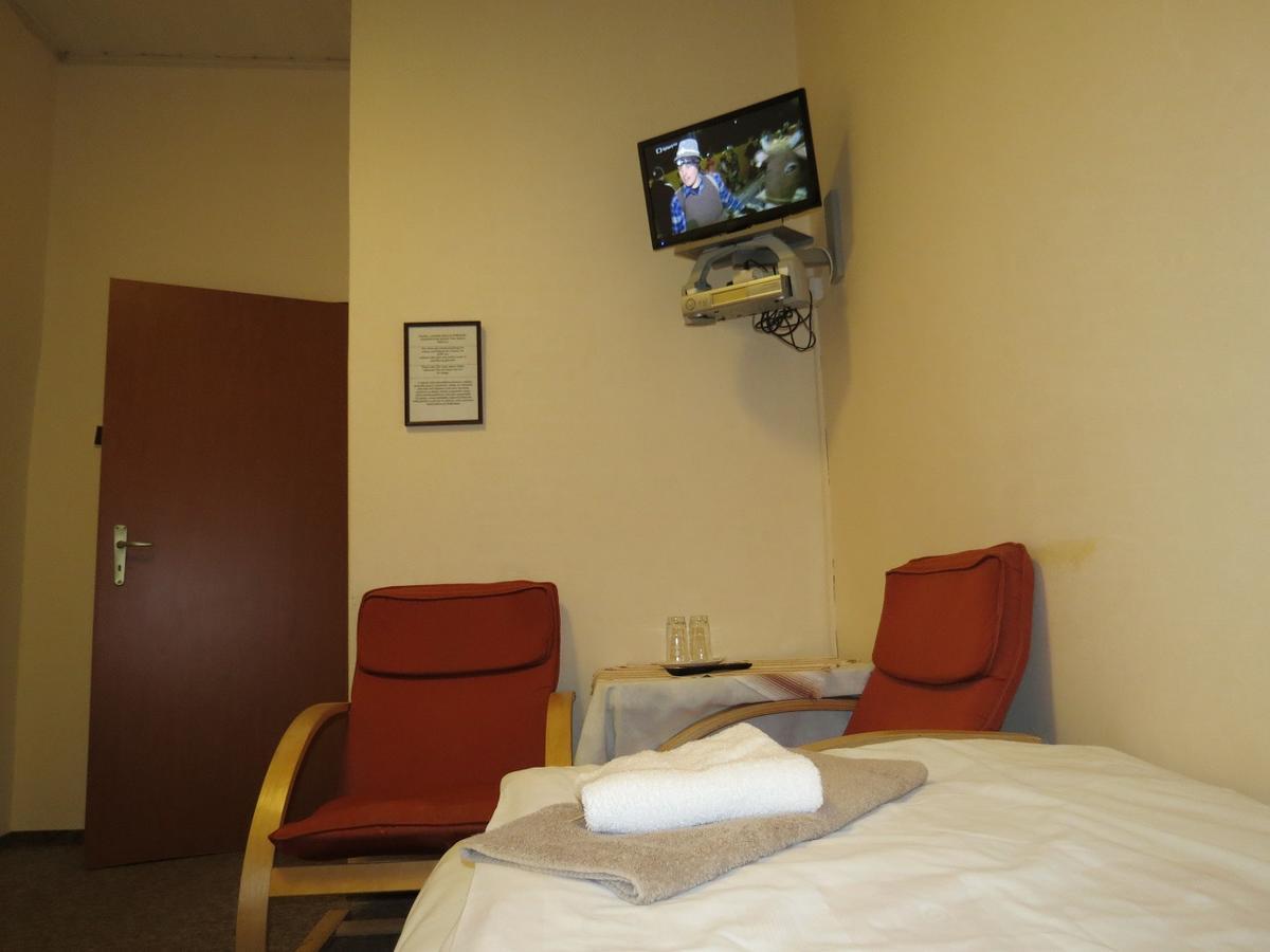 Hotel Cesky Dvur Бероун Екстер'єр фото