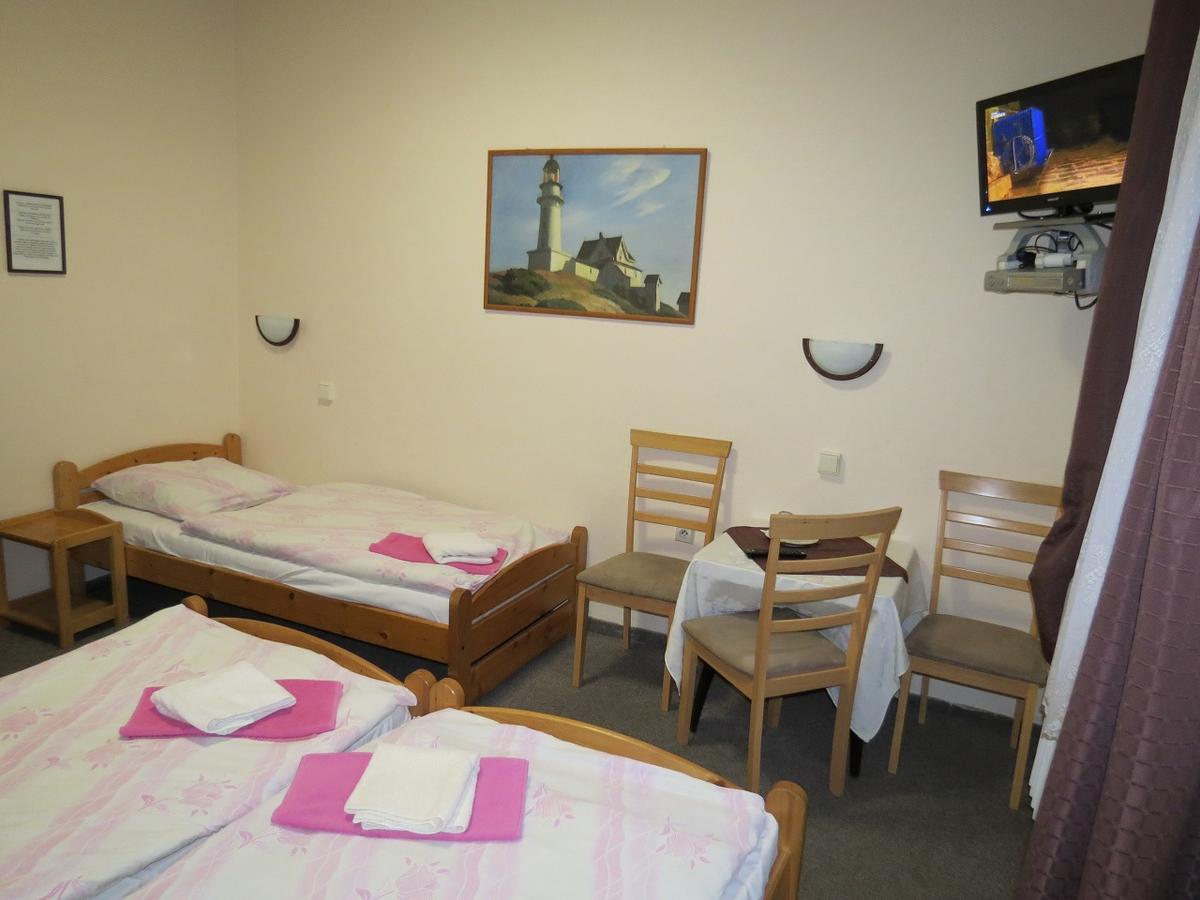 Hotel Cesky Dvur Бероун Екстер'єр фото