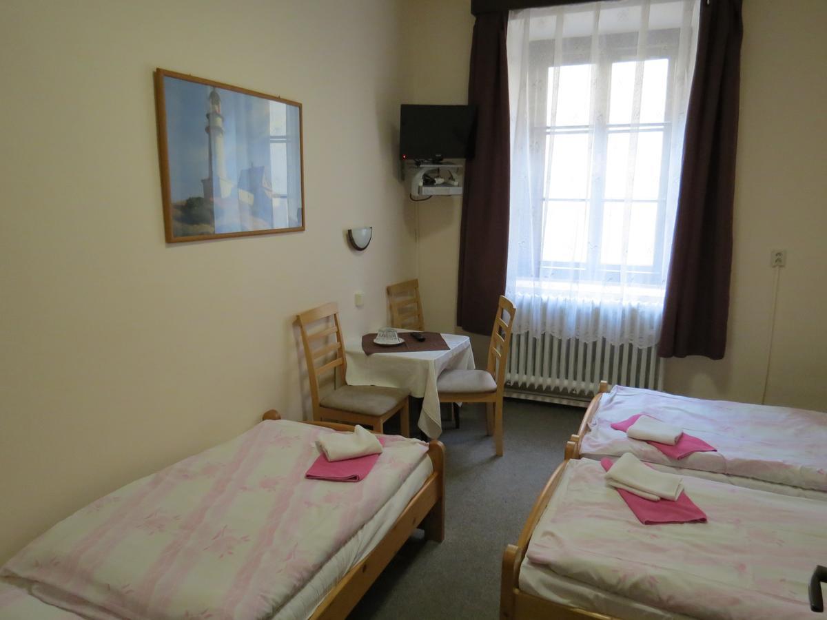 Hotel Cesky Dvur Бероун Екстер'єр фото